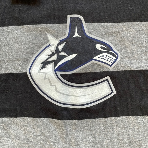 3 for 25 ❗️NHL Vancouver Canucks Longsleeve shirt. Size 2T. - Picture 3 of 5